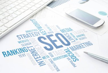 SEO iş kavramı bulut grafik yazdırmak belge, klavye, kalem bir