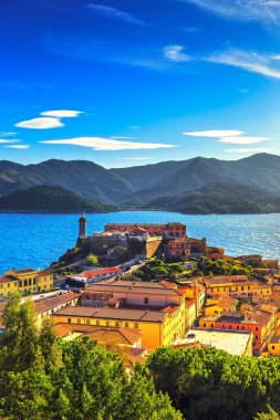 Elba Adası, Portoferraio havadan görünümü. Deniz feneri ve fort. Tusc