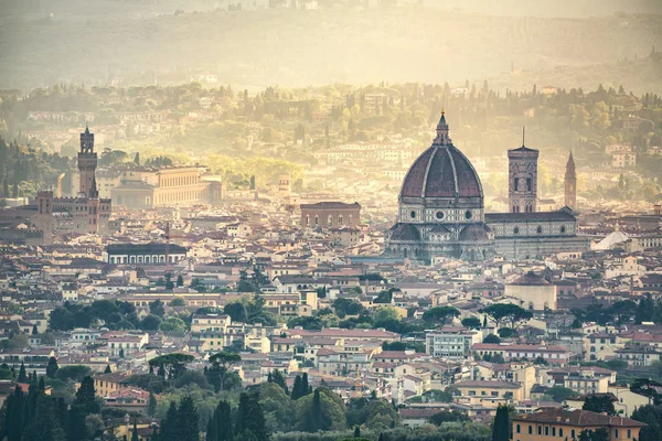 Paisaje urbano de niebla aérea de Florencia. Vista panorámica desde la colina Fiesole — Foto de Stock