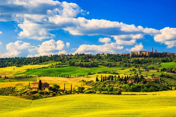 Toskana quelle, pienza mittelalterliches dorf. siena, italien — Stockfoto