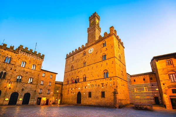 Volterra, palacio medieval Palazzo Dei Priori, Pisa state, Tuscan — Foto de Stock