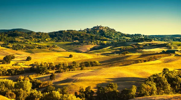 Tuscany lato, średniowiecznego miasteczka Montepulciano. Siena, Włochy — Zdjęcie stockowe