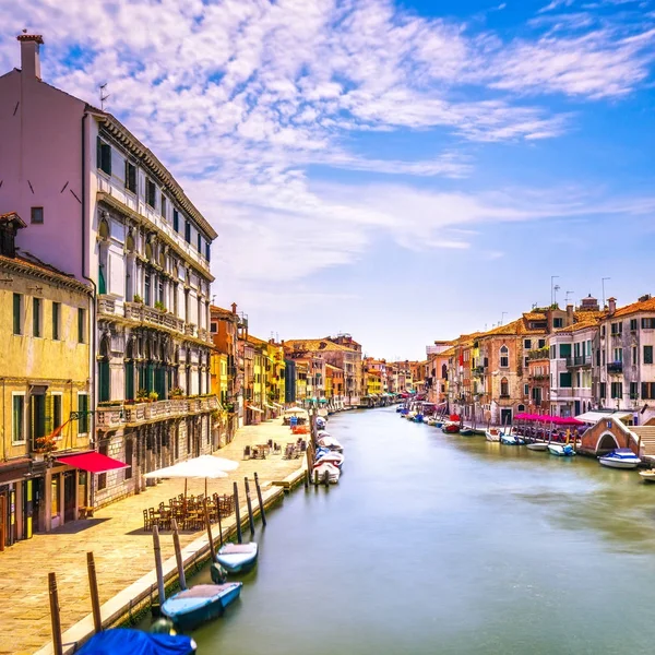 Венецианский водный канал в Каннареджо. Италия — стоковое фото