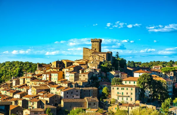 Toskana, Arcidosso ortaçağ köyü ve kule. Monte Amiata, Gro — Stok fotoğraf