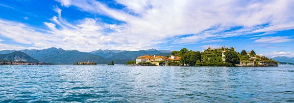 Isola Bella och dei Pescatori, fisherman island i lake Maggiore — Stockfoto