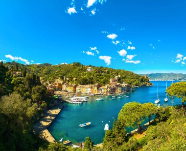 Portofino lüks Köyü landmark, panoramik havadan görünümü. liguri