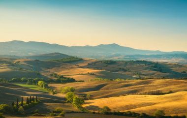 Tuscany kırsal panorama, tepeler ve sunris alanları