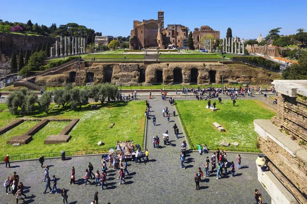 Rom, Italien - 02 April 2011: Forum Romanum ruiner panorama. UNESCO — Stockfoto
