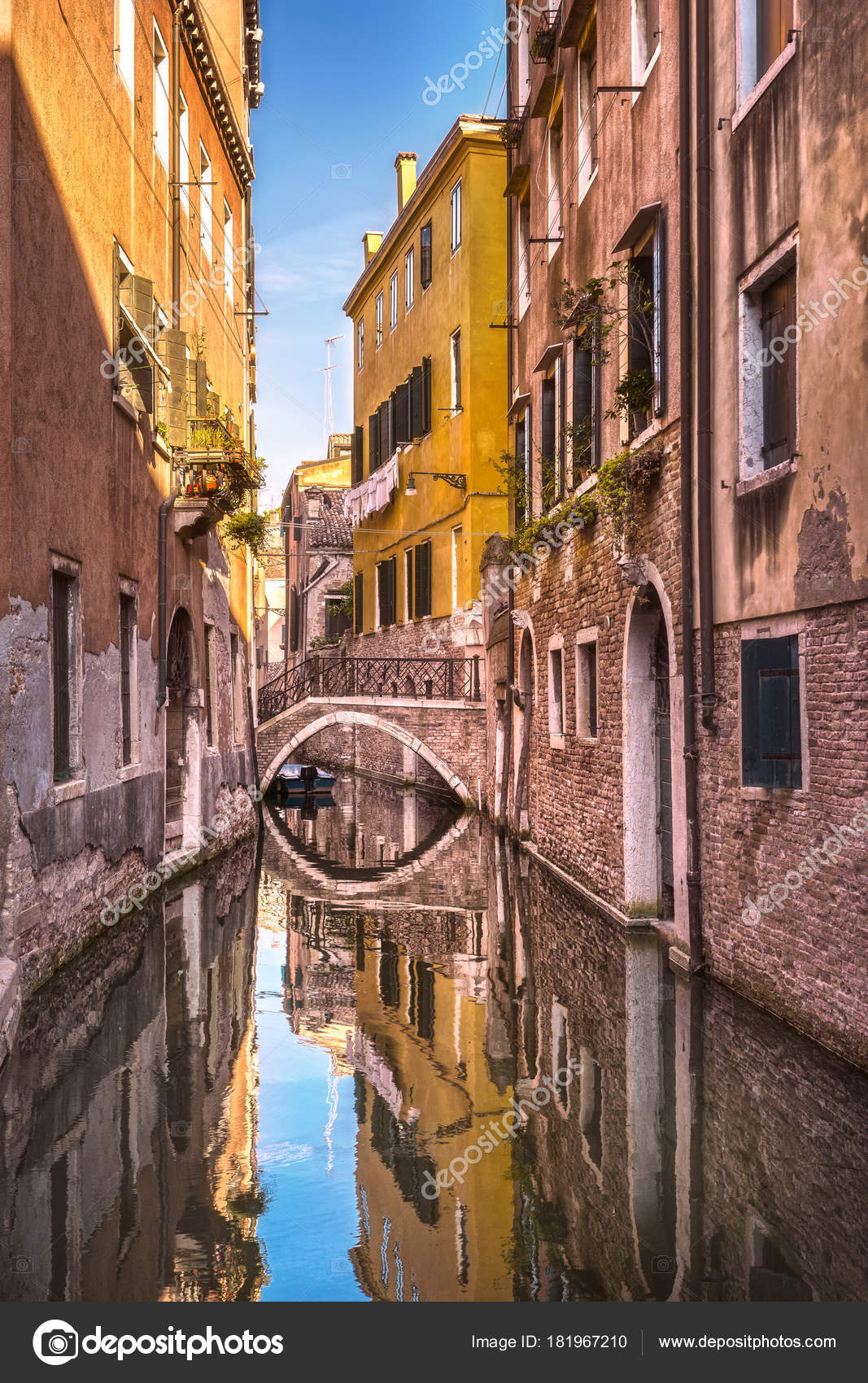 ヴェネツィアの街並み、建物や運河橋イタリア \u2014 ストック写真