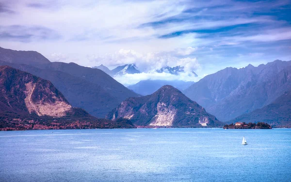 Maggiore see und monte rosa weissmies alpen mountein, stress pie — Stockfoto