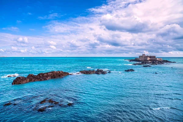 Saint Malo Fort National and rocks, high tide. Brittany, France. — Stock Photo, Image