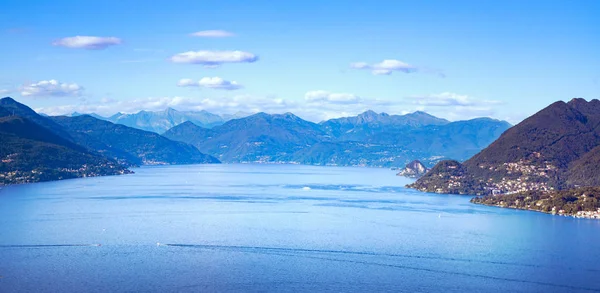 Maggiore sjön panoramautsikt från Mottarone Stresa. Piemonte Ita — Stockfoto