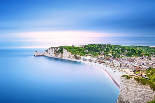 Etretat village. Aerial view from the cliff. Normandy, France. — Stock Photo, Image