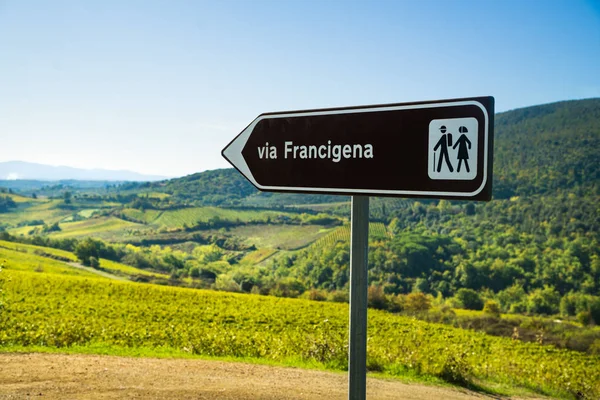 SAN GIMIGNANO, TUSCANY / ITALY - OCTOBER 7, 2017: Road sign of t — Stock Photo, Image