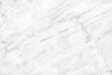 Beyaz Carrara mermer banyo veya kitch'deki doğal ışık yüzey