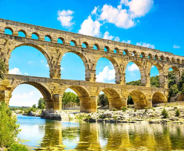 罗马渡槽 Pont Gard 教科文组织世界文化遗产 位于附近尼姆朗格多克 — 图库照片