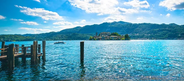 Eine Seenlandschaft. San Giulio Insel Isola Blick vom Dock, — Stockfoto