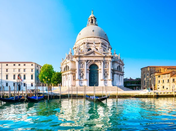 Canal Grande Venetië, Santa Maria della Salute kerk landmark op — Stockfoto