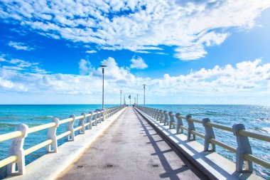 İskele veya iskelesi ve deniz Forte dei Marmi Versilia Toskana İtalya