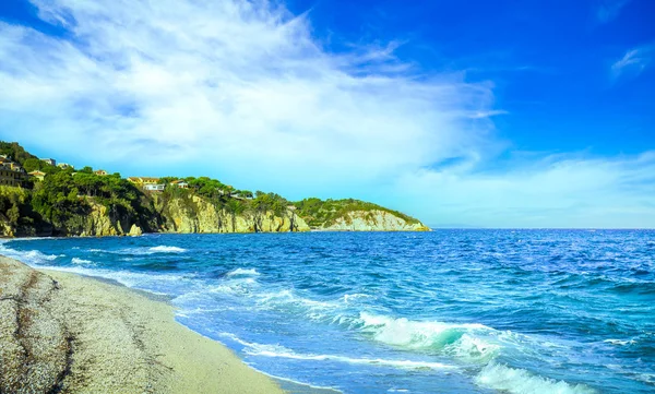 Eiland Elba, Portoferraio Le Ghiaie strand kust. Toscane, Italië. — Stockfoto