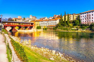 Bassano del Grappa, eski köprü olarak da bilinen Alpin Köprüsü