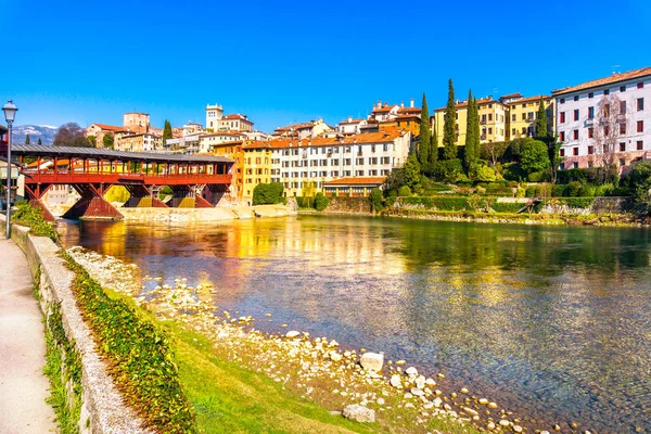 Bassano del Grappa, eski köprü olarak da bilinen Alpin Köprüsü