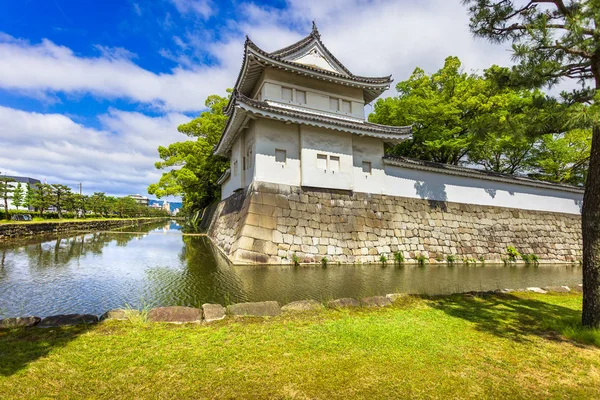 Pałac Imperal w Tokio i kanał wodny. Japonia — Zdjęcie stockowe