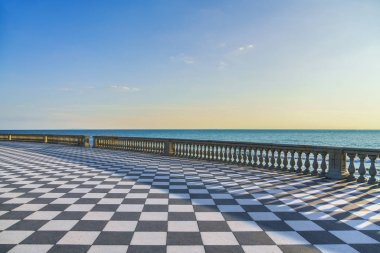 Gün batımında Mascagni Terrazza Teras. Livorno Toskana İtalya