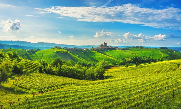 Panorama zachodu słońca w winnicach Langhe, Serralunga Alba, Piemont, Ita — Zdjęcie stockowe