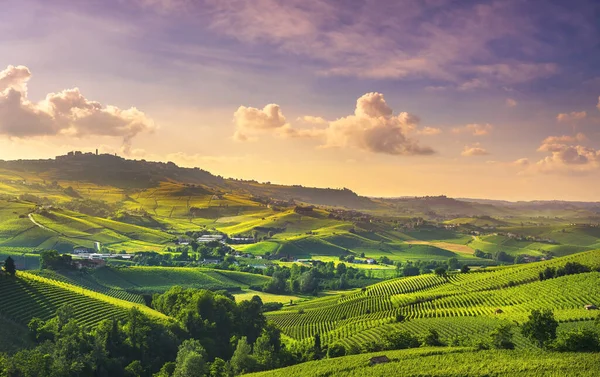Langhe szőlőültetvények kilátás, Barolo és La Morra, Piemont, Olaszország Euro — Stock Fotó