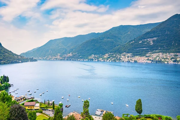 Paisaje Lago Como. Cernobbio pueblo vista, Italia —  Fotos de Stock