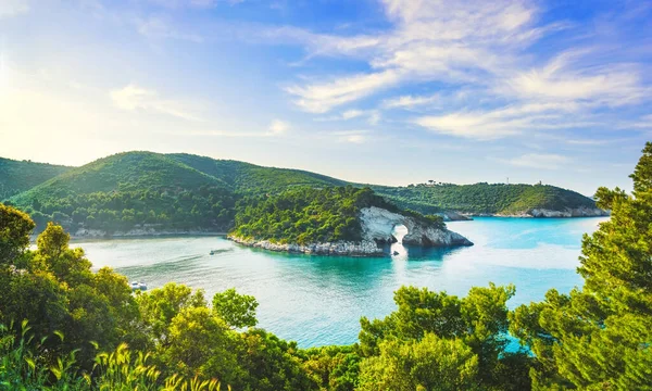 Vieste, San Felice arch rock bay, Gargano, Puglia, Italien . - Stock-foto