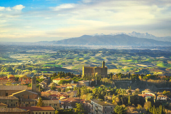 Тоскана, панорамный вид Вольтерры и церковь Сан-Джузеппе Нуово
 