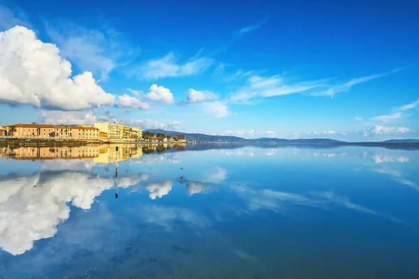 Panorama jeziora Orbetello i laguny, Argentyna, Włochy. — Zdjęcie stockowe