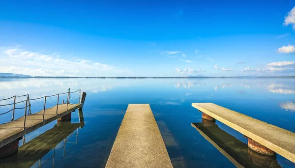 Três cais ou molhes, pôr do sol paisagem panorâmica azul. Orbetel — Fotografia de Stock