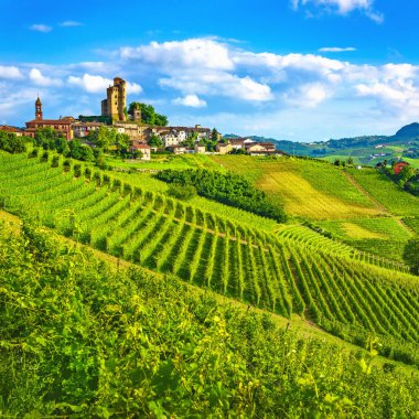 Langhe Bağları Günbatımı Panorama, Serralunga Alba, Piedmont, Ita