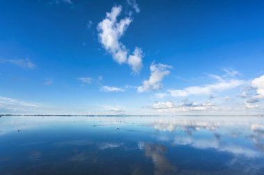 Gün batımı mavi panoramik manzara. Orbetello lagünü, Argentario, Ben