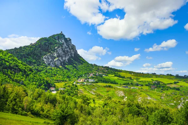 Republiek San Marino, toren bovenop de berg Titano. — Stockfoto