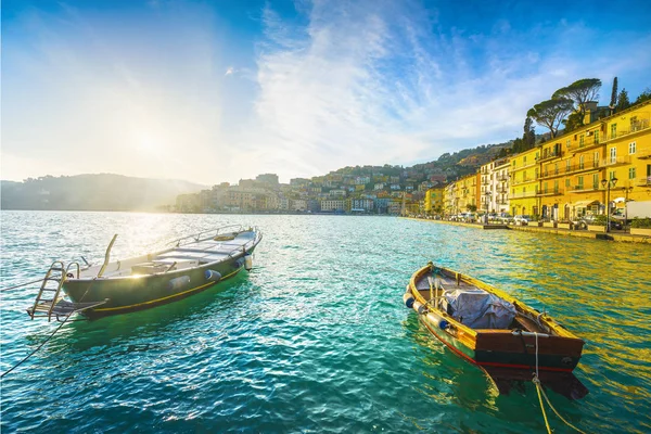 Wooden small boats in Porto Santo Stefano seafront aty sunrise. — 스톡 사진
