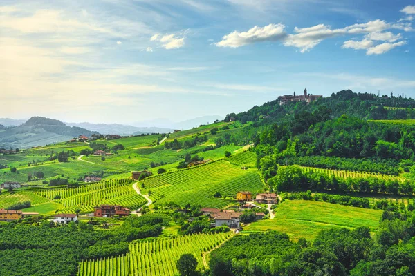 Langhe wijngaarden uitzicht, La Morra, Piemonte, Italië Europa. — Stockfoto