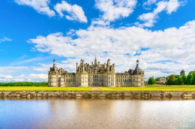 Chateau de chambord, Kraliyet Ortaçağ Fransız Kalesi ve yansıma. Loire valley, Fransa, Avrupa. UNESCO miras.