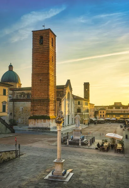 Günbatımında Pietrasanta Eski Kasaba Manzarası San Martino Katedrali Torre Civica — Stok fotoğraf