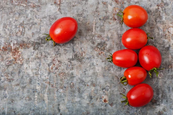 Cherry tomatoes on an old metal background, top view. — Stock Photo, Image