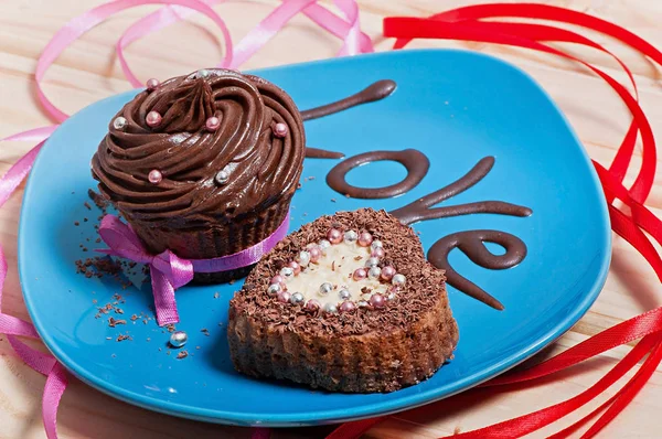 Bolo Chocolate Com Creme Chocolate Cupcake Chocolate Forma Coração Uma — Fotografia de Stock