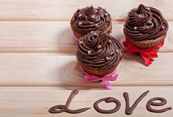 Cupcakes Chocolat Avec Crème Chocolat Sur Fond Bois Saint Valentin — Photo