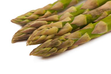 Beyaz arka planda, yemek yemek için doğal madde izole kuşkonmaz.