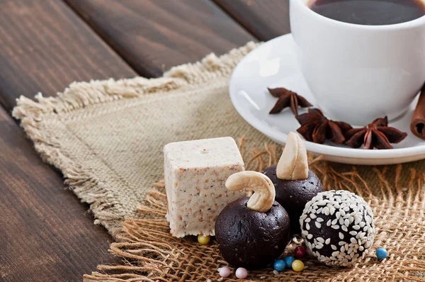 Bonbons Sésame Chocolat Café Aromatique Aux Épices Sur Vieux Fond — Photo