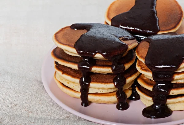 Süße Pfannkuchen Mit Schokoladencreme Hausgemachte Küche Auf Hellem Hintergrund — Stockfoto