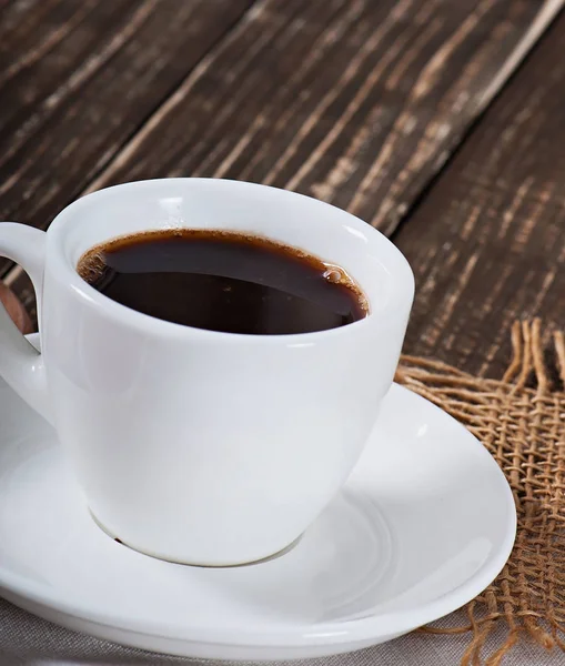 Gıda Eski Bir Ahşap Zemin Üzerine Sıcak Kahve — Stok fotoğraf