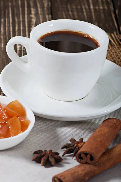 Voedsel Een Kopje Warme Koffie Zachte Lichte Kaas Bedekt Met — Stockfoto